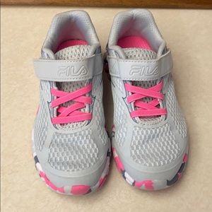 Girls FILA Velcro sneakers
